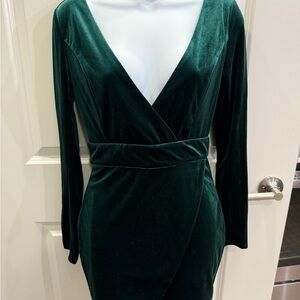 Elegant Green Velvet Wrap Dress